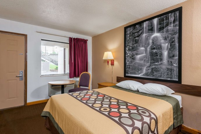 Imagen de la habitación del Hotel Super 8 by Wyndham Bridgeport/Clarksburg Area. Foto 5