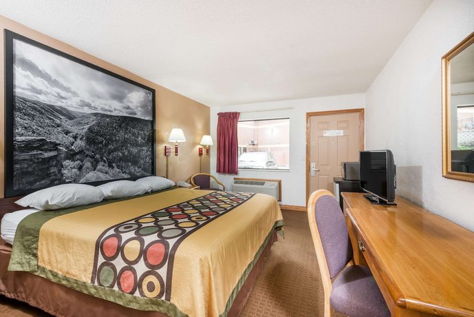 Imagen de la habitación del Hotel Super 8 by Wyndham Bridgeport/Clarksburg Area. Foto 12