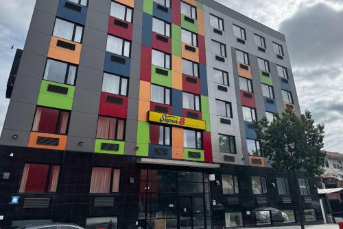 Imagen general del Hotel Super 8 by Wyndham Brooklyn Fulton Street/Broadway Junction. Foto 4