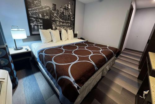 Imagen de la habitación del Hotel Super 8 by Wyndham Brooklyn Fulton Street/Broadway Junction. Foto 10
