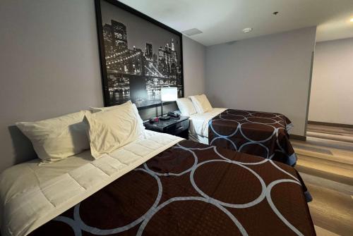 Imagen de la habitación del Hotel Super 8 by Wyndham Brooklyn Fulton Street/Broadway Junction. Foto 12