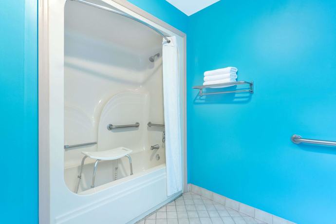 Imagen de la habitación del Hotel Super 8 by Wyndham Brunswick South/I-95. Foto 10