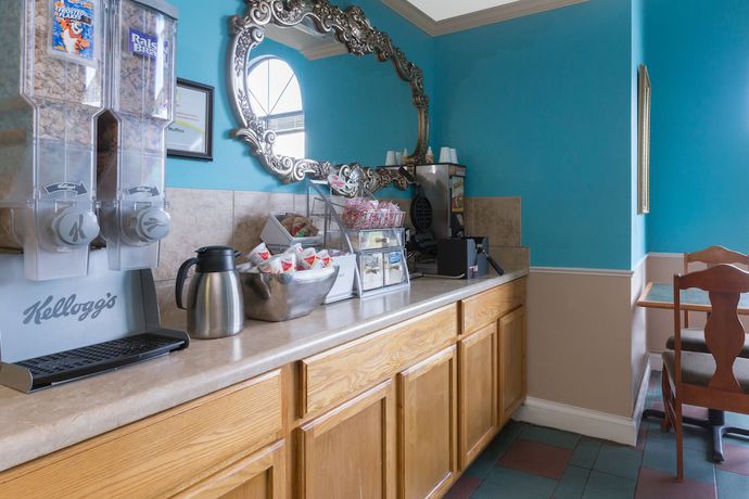 Imagen del bar/restaurante del Hotel Super 8 by Wyndham Brunswick South/I-95. Foto 3