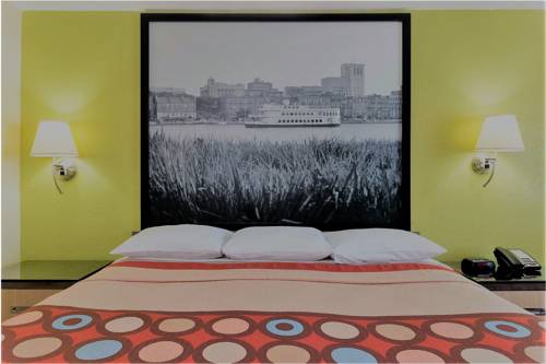 Imagen de la habitación del Hotel Super 8 by Wyndham Brunswick/St Simons Island Area. Foto 2