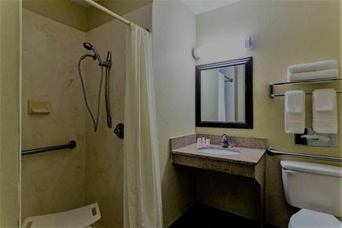 Imagen de la habitación del Hotel Super 8 by Wyndham Brunswick/St Simons Island Area. Foto 4