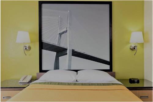 Imagen de la habitación del Hotel Super 8 by Wyndham Brunswick/St Simons Island Area. Foto 10