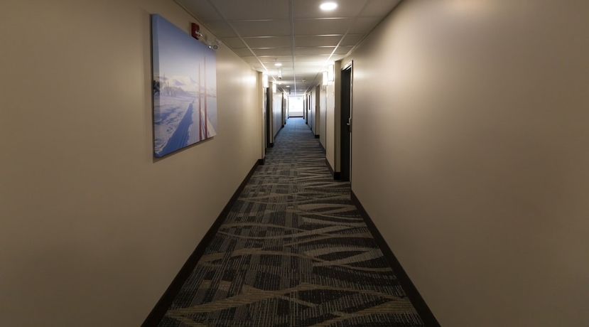 Imagen de los interiores del Hotel Super 8 by Wyndham Canmore. Foto 16