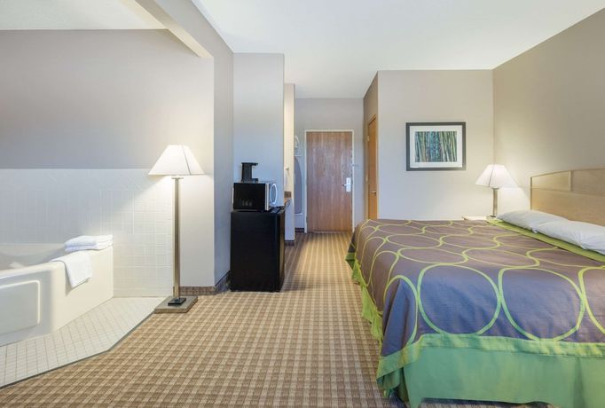 Imagen de la habitación del Hotel Super 8 by Wyndham Carroll/East. Foto 10