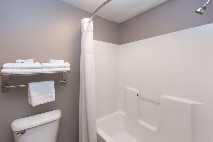 Imagen de la habitación del Hotel Super 8 by Wyndham Carroll/East. Foto 11