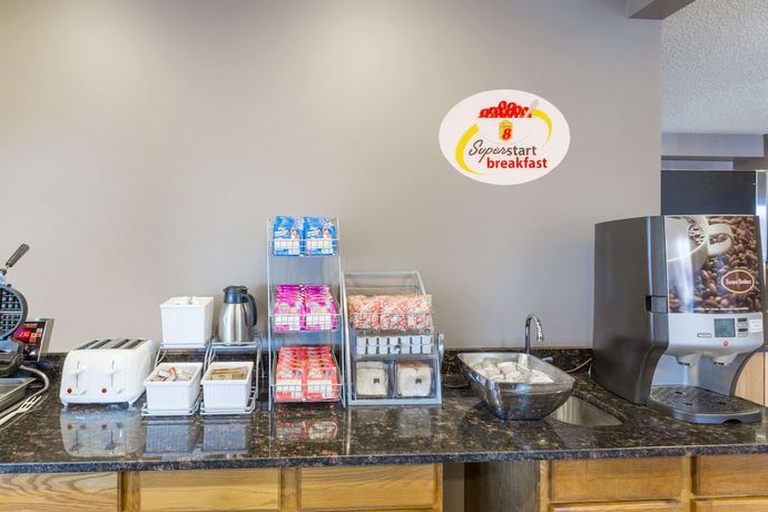 Imagen del bar/restaurante del Hotel Super 8 by Wyndham Carroll/East. Foto 3