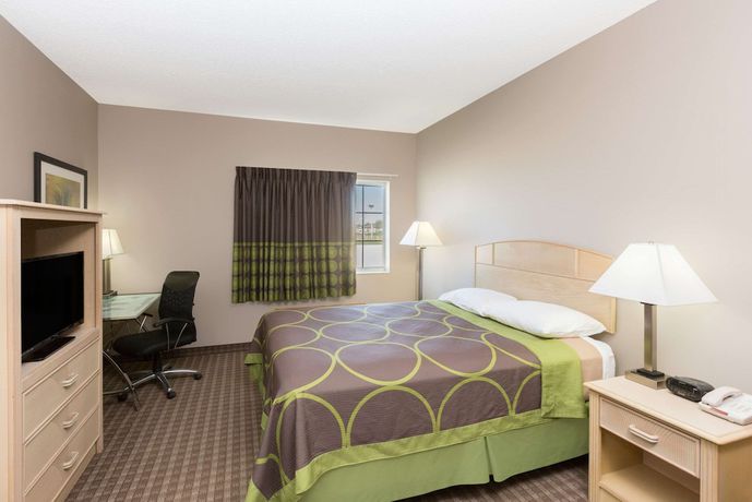 Imagen de la habitación del Hotel Super 8 by Wyndham Carroll/East. Foto 13