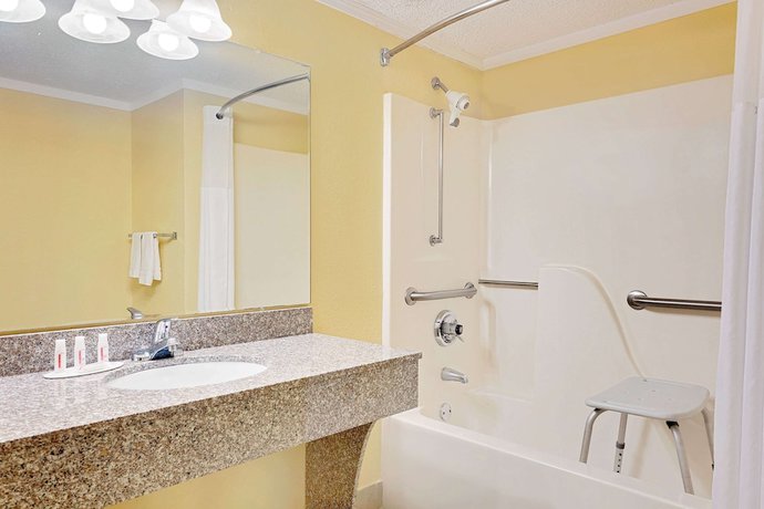 Imagen de la habitación del Hotel Super 8 by Wyndham Cartersville. Foto 4