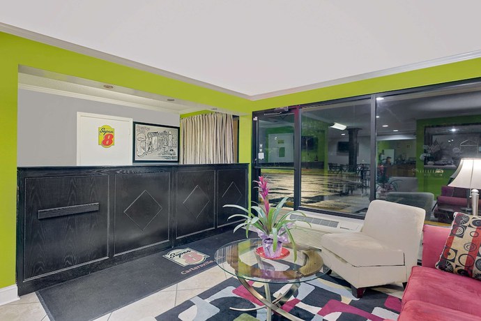 Imagen de los interiores del Hotel Super 8 by Wyndham Cartersville. Foto 12