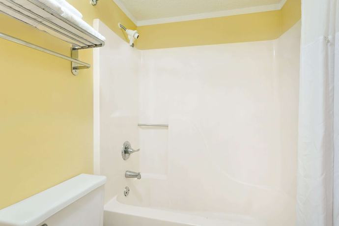 Imagen de la habitación del Hotel Super 8 by Wyndham Cartersville. Foto 7