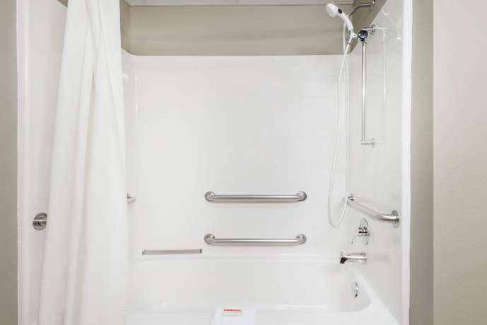 Imagen de la habitación del Hotel Super 8 by Wyndham Chanute. Foto 9