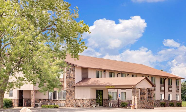 Imagen general del Hotel Super 8 by Wyndham Chariton. Foto 1