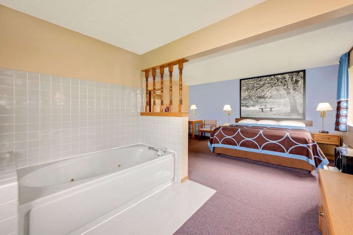 Imagen de la habitación del Hotel Super 8 by Wyndham Chariton. Foto 9