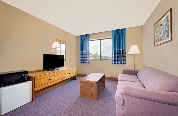 Imagen de la habitación del Hotel Super 8 by Wyndham Chariton. Foto 19