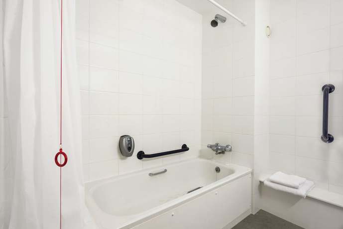 Imagen de la habitación del Hotel Super 8 by Wyndham Chester East. Foto 13