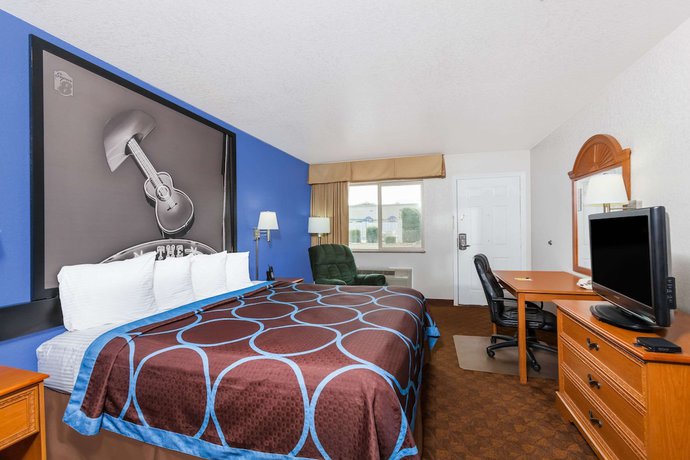 Imagen de la habitación del Hotel Super 8 by Wyndham Cleburne. Foto 4