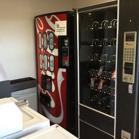 Imagen de los interiores del Hotel Super 8 by Wyndham Cleburne. Foto 13