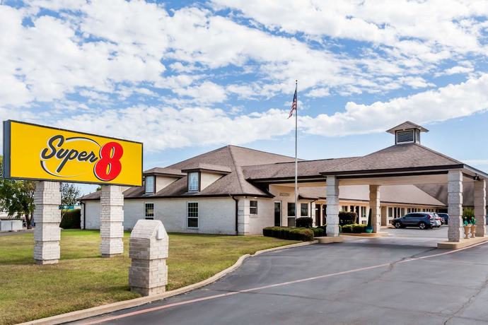 Imagen general del Hotel Super 8 by Wyndham Cleburne. Foto 1