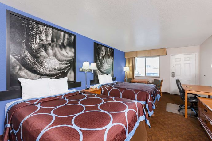 Imagen de la habitación del Hotel Super 8 by Wyndham Cleburne. Foto 6