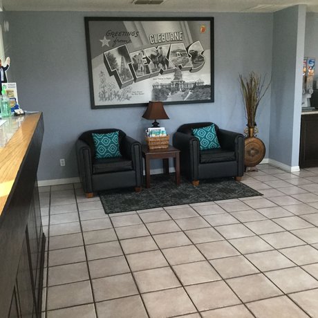 Imagen de los interiores del Hotel Super 8 by Wyndham Cleburne. Foto 16