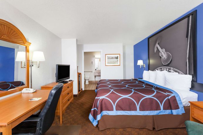 Imagen de la habitación del Hotel Super 8 by Wyndham Cleburne. Foto 9
