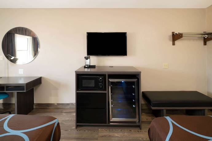 Imagen de la habitación del Hotel Super 8 by Wyndham Cleveland, Windwood. Foto 1