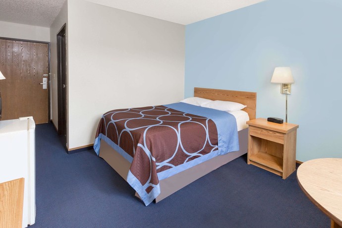 Imagen de la habitación del Hotel Super 8 by Wyndham Clinton, Clinton. Foto 6