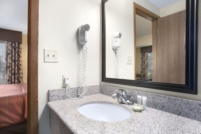Imagen de la habitación del Hotel Super 8 by Wyndham Clive IA. Foto 6