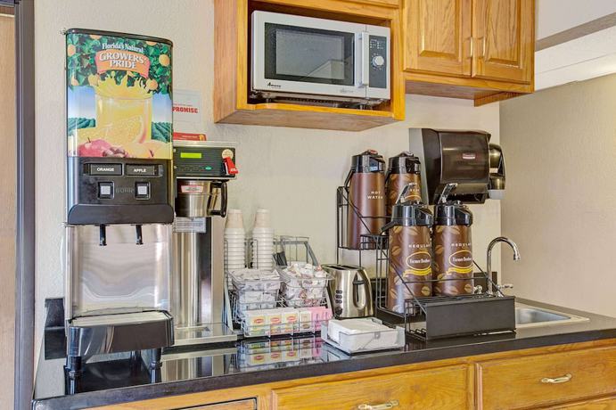 Imagen del bar/restaurante del Hotel Super 8 by Wyndham College Park Wash DC Area. Foto 5