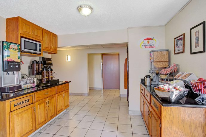 Imagen del bar/restaurante del Hotel Super 8 by Wyndham College Park Wash DC Area. Foto 8