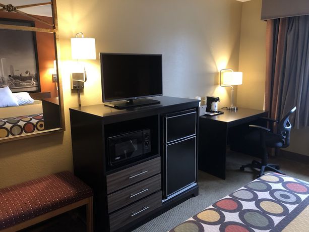 Imagen de la habitación del Hotel Super 8 by Wyndham Crystal Lake. Foto 10