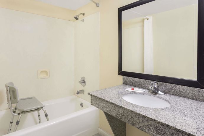 Imagen de la habitación del Hotel Super 8 by Wyndham Decatur/Lithonia/Atl Area. Foto 5