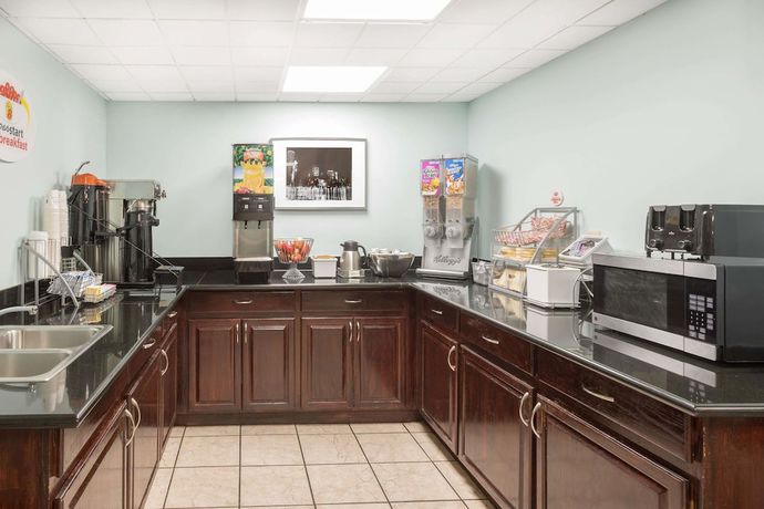 Imagen del bar/restaurante del Hotel Super 8 by Wyndham Decatur/Lithonia/Atl Area. Foto 4