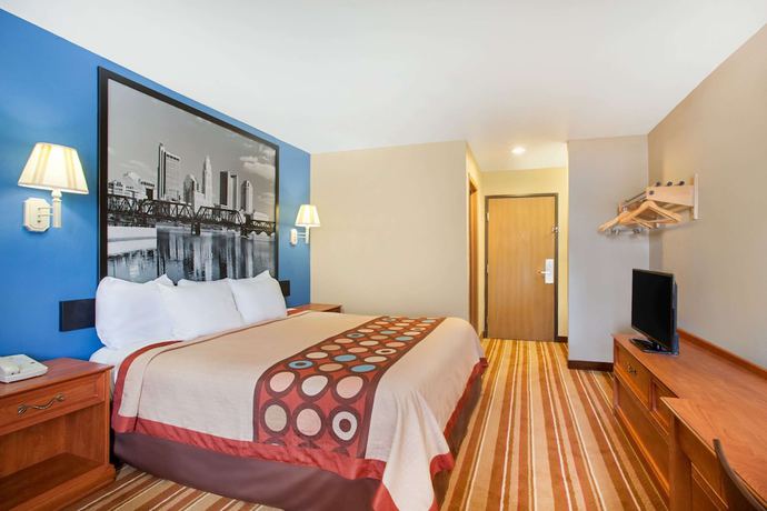 Imagen de la habitación del Hotel Super 8 by Wyndham Defiance. Foto 8