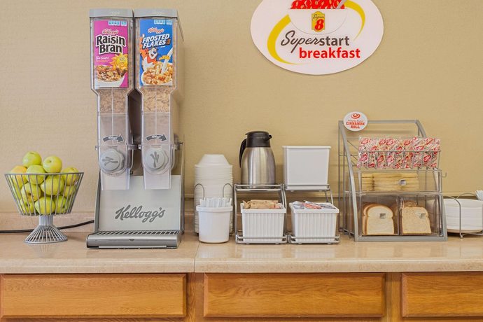 Imagen del bar/restaurante del Hotel Super 8 by Wyndham Defiance. Foto 4