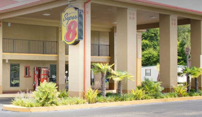 Imagen de la habitación del Hotel Super 8 by Wyndham Defuniak Springs. Foto 13