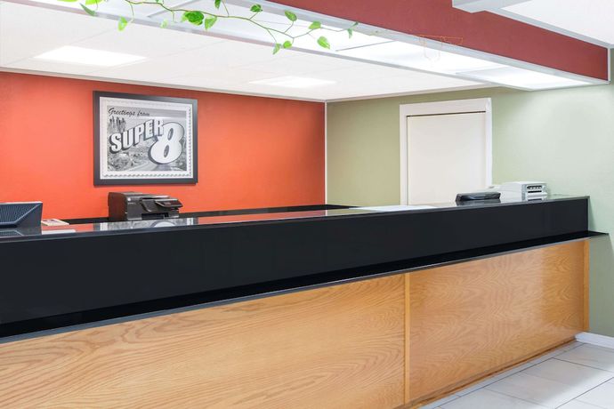 Imagen de los interiores del Hotel Super 8 by Wyndham Dothan. Foto 17