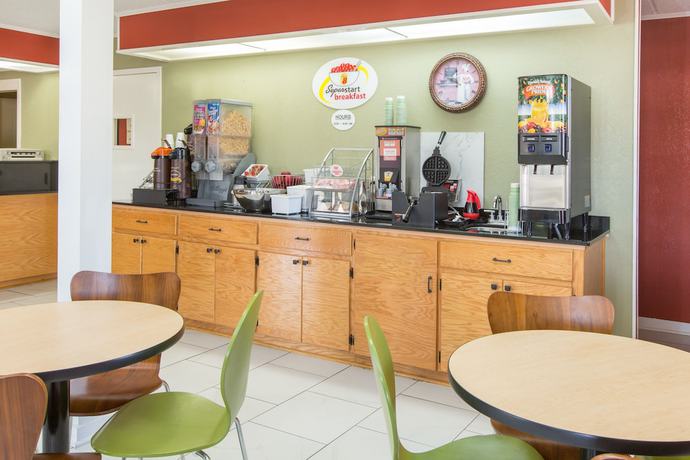 Imagen del bar/restaurante del Hotel Super 8 by Wyndham Dothan. Foto 2