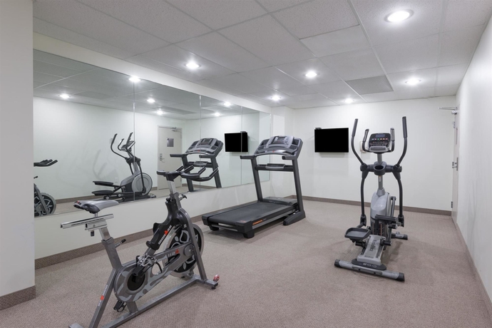 Imagen de los interiores del Hotel Super 8 by Wyndham Downtown Toronto. Foto 16