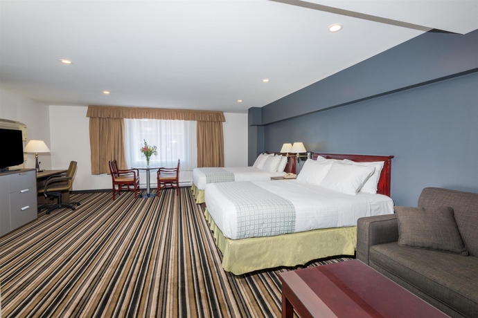 Imagen de la habitación del Hotel Super 8 by Wyndham Downtown Toronto. Foto 11