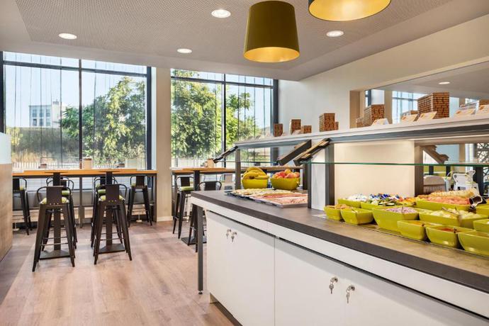 Imagen del bar/restaurante del Hotel Super 8 by Wyndham Dresden. Foto 2