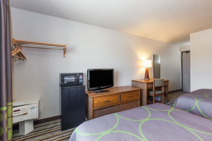 Imagen de la habitación del Hotel Super 8 by Wyndham Dunbar/Charleston Area. Foto 6