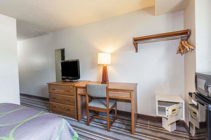 Imagen de la habitación del Hotel Super 8 by Wyndham Dunbar/Charleston Area. Foto 7
