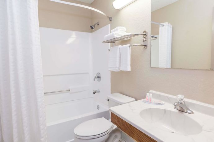 Imagen de la habitación del Hotel Super 8 by Wyndham Dunbar/Charleston Area. Foto 9