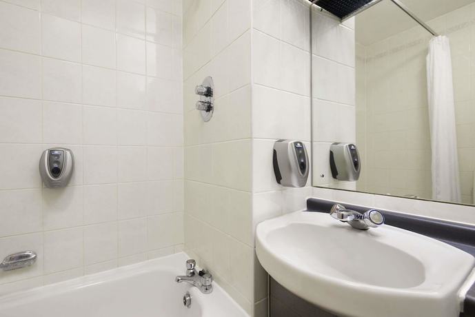 Imagen de la habitación del Hotel Super 8 by Wyndham Durham. Foto 11