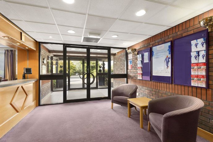 Imagen de los interiores del Hotel Super 8 by Wyndham Durham. Foto 15